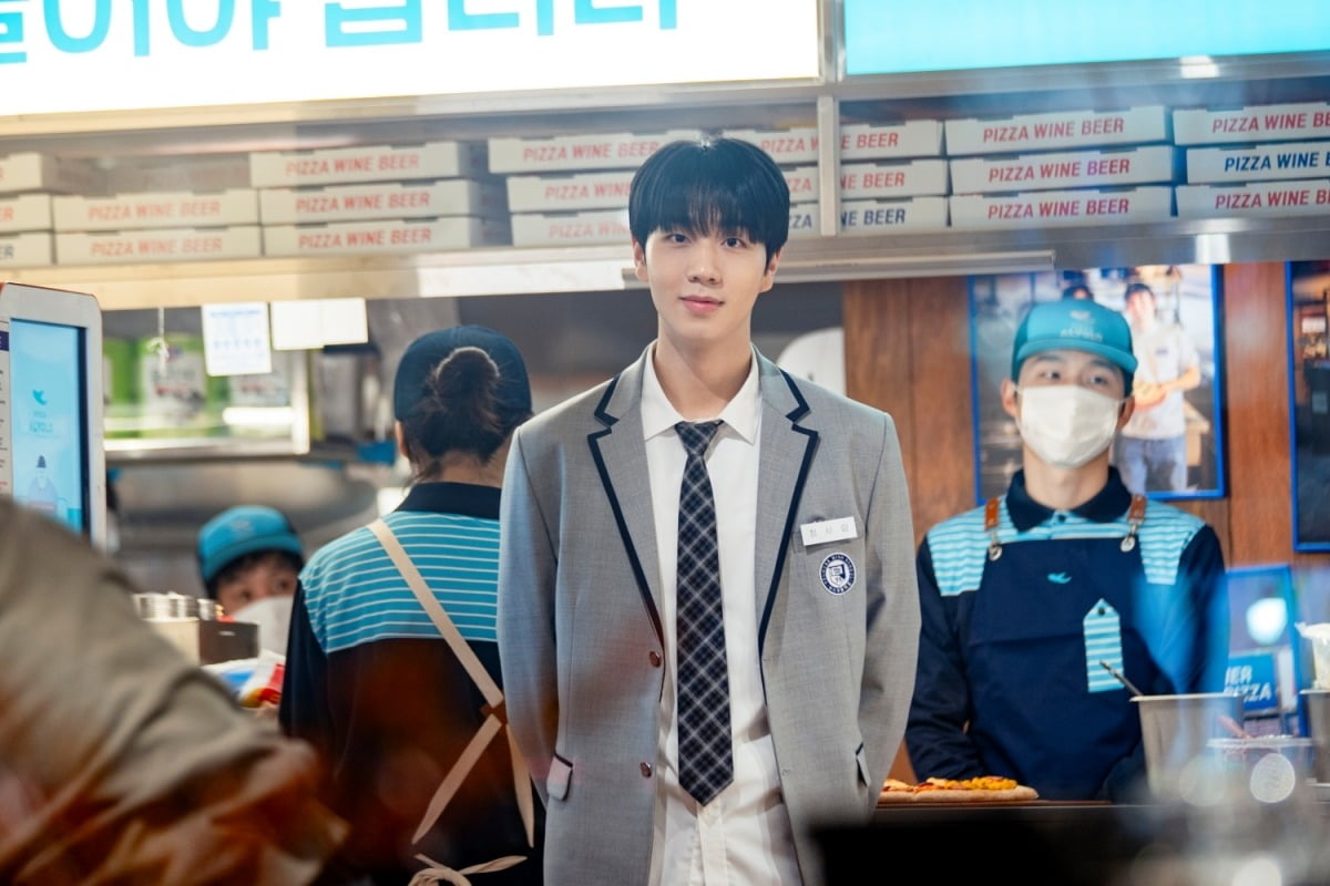 Rising Star Park Jae-hyun Shines in 'My Youth' Amidst Declining Ratings