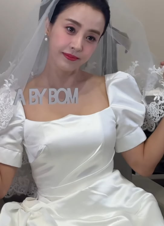 Actress Park Eun-hye Promotes Drama with Unique Wedding Announcement