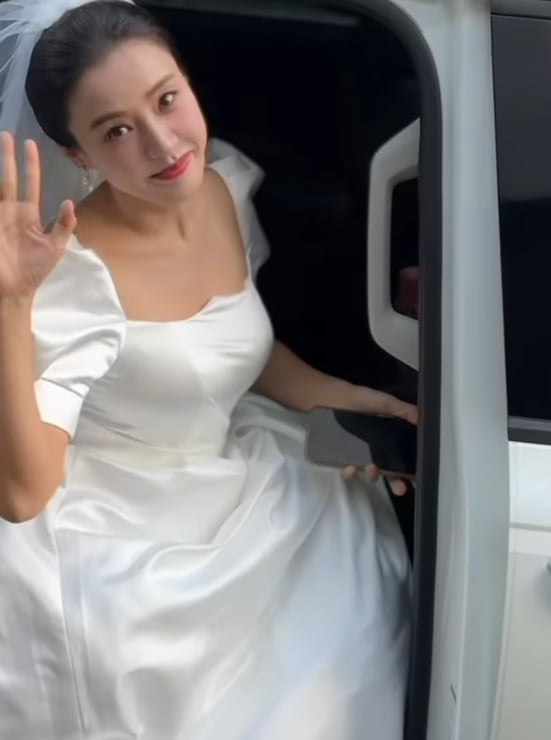 Actress Park Eun-hye Promotes Drama with Unique Wedding Announcement