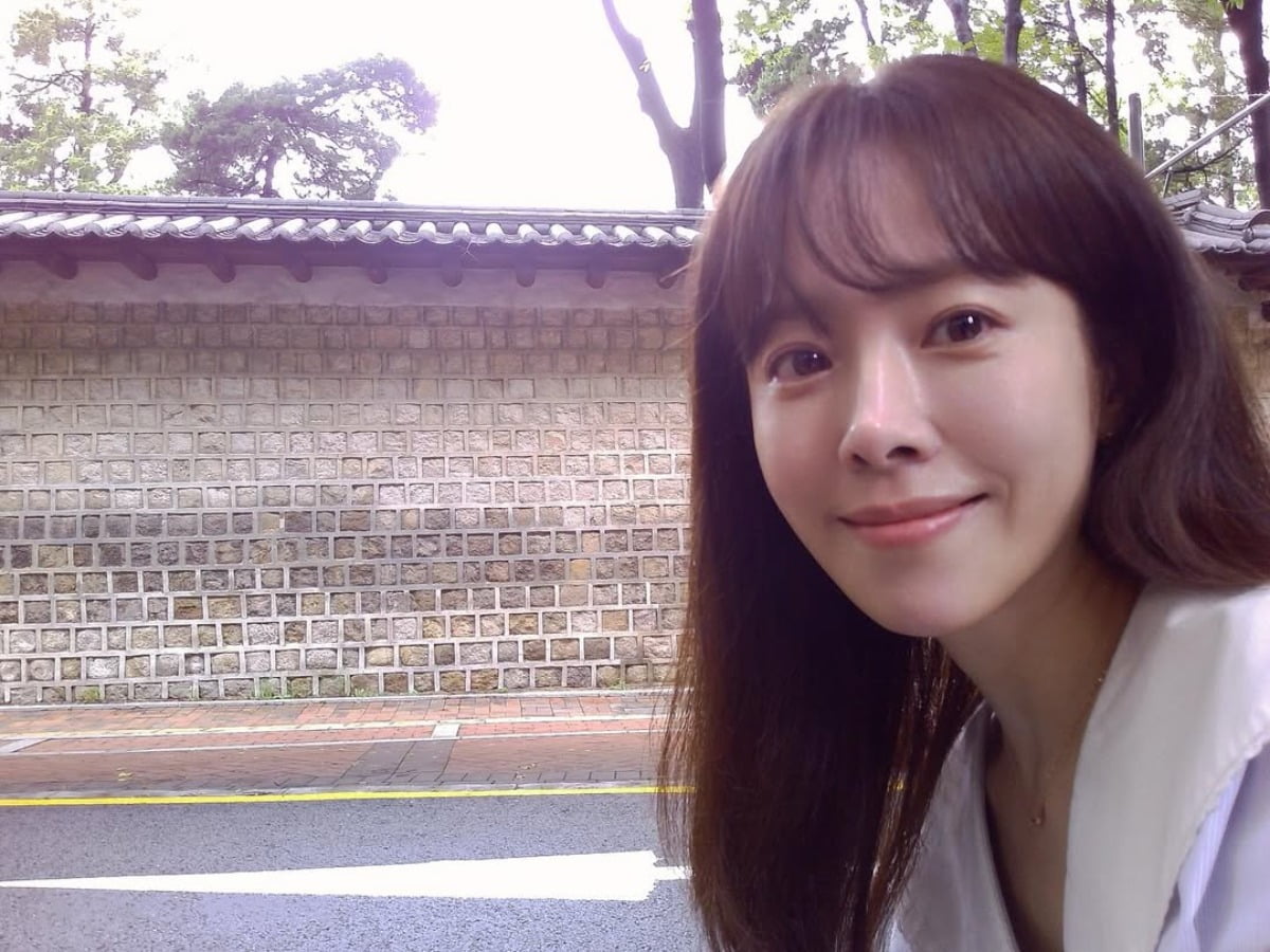 Han Ji-min Shines in New Instagram Post Amid Overcast Skies