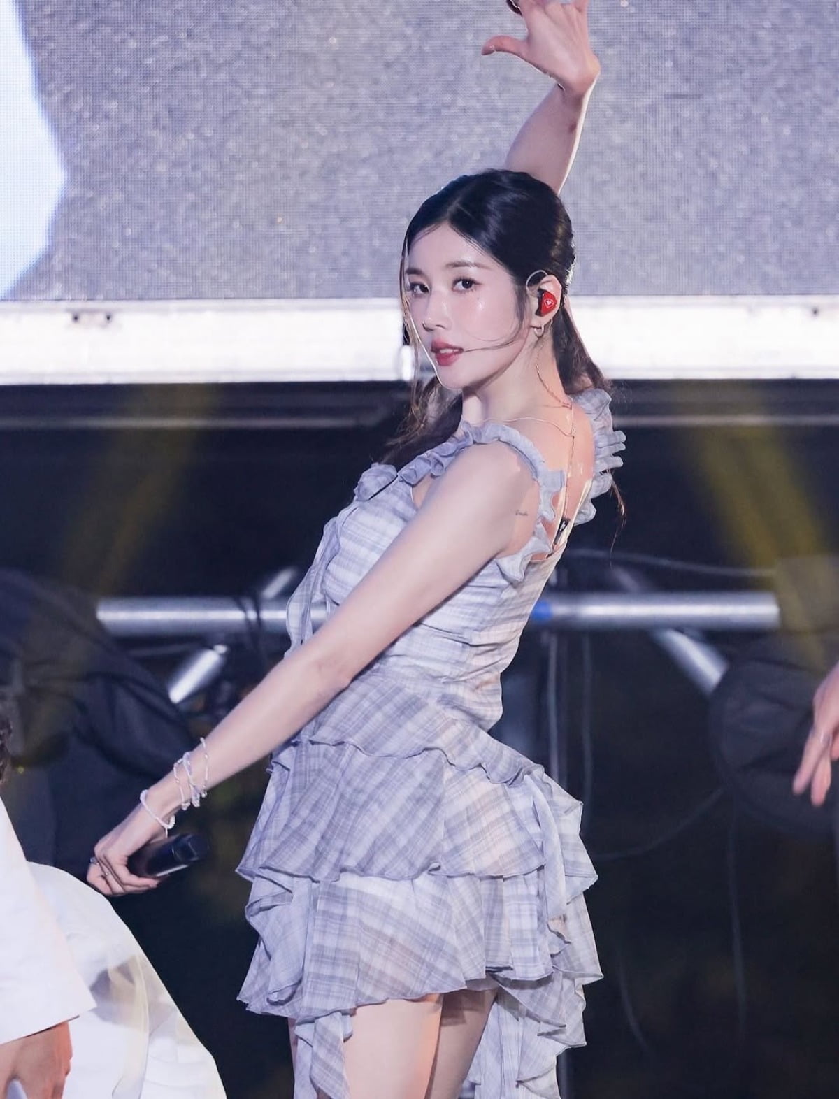 Kwon Eun-bi Stuns as the Autumn Goddess with Chic Fashion and New Property Purchase