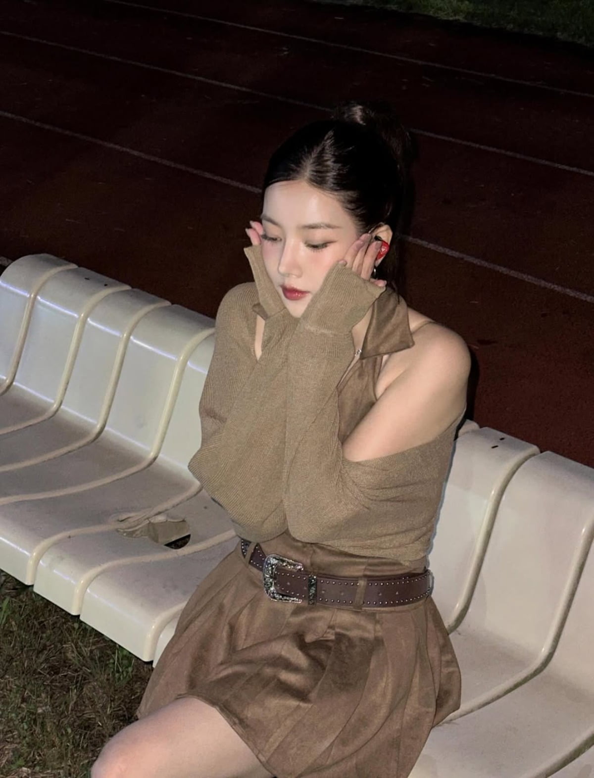 Kwon Eun-bi Stuns as the Autumn Goddess with Chic Fashion and New Property Purchase