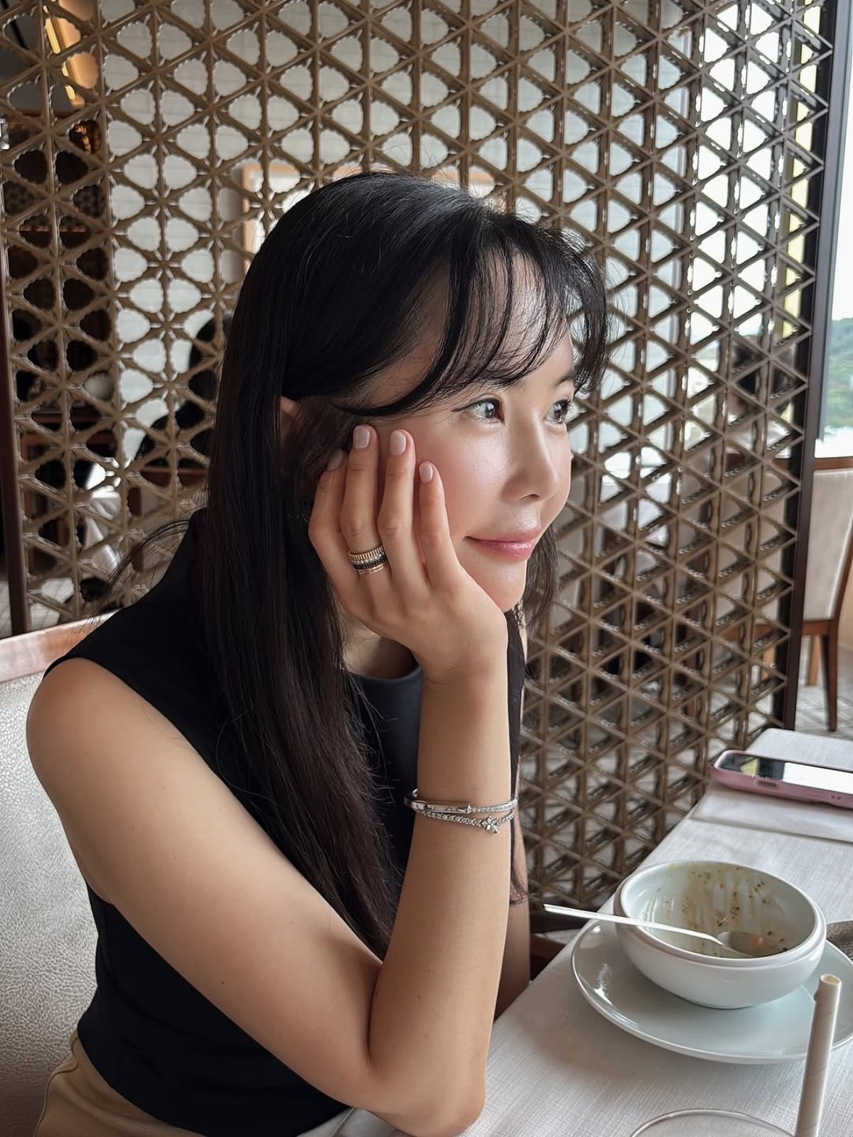 Korean TV Personality Jang Young-ran Flaunts Her Youthful Beauty on Instagram
