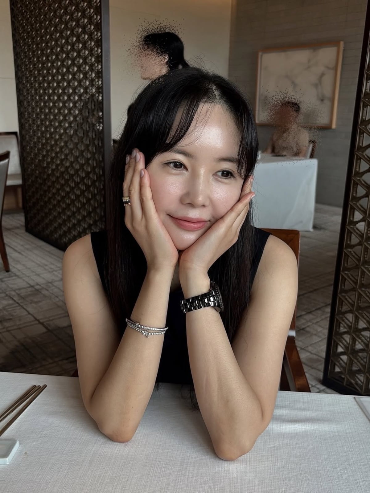 Korean TV Personality Jang Young-ran Flaunts Her Youthful Beauty on Instagram