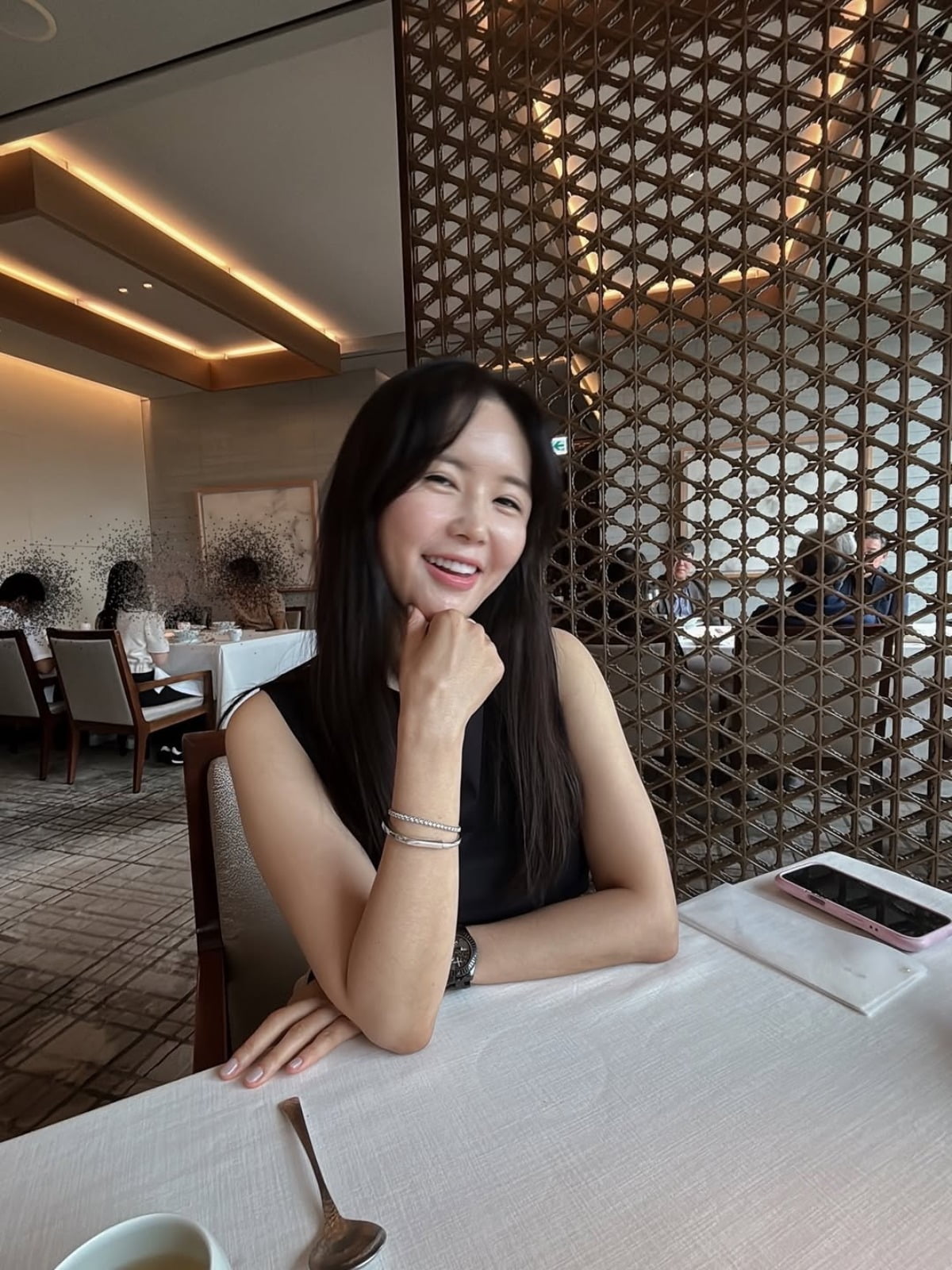 Korean TV Personality Jang Young-ran Flaunts Her Youthful Beauty on Instagram