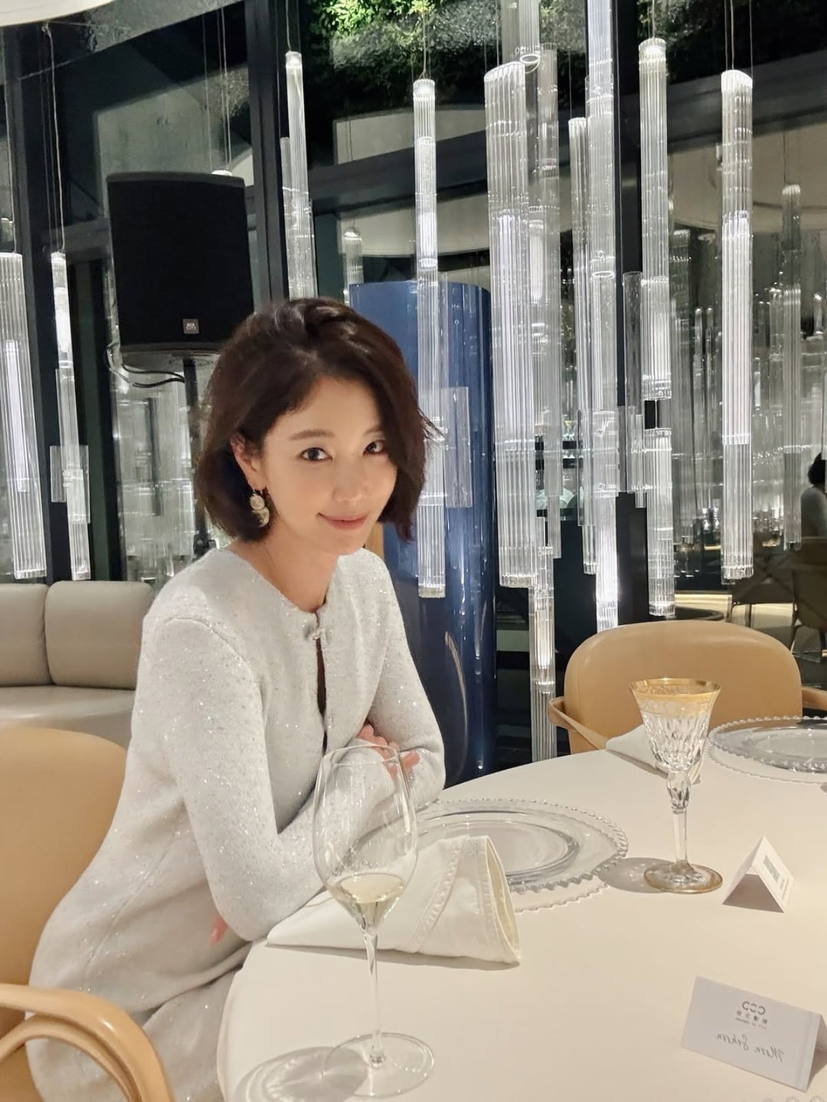 Korean Actress Ki Eun-se Stuns with Timeless Beauty at Michelin-Starred Restaurant in Macau