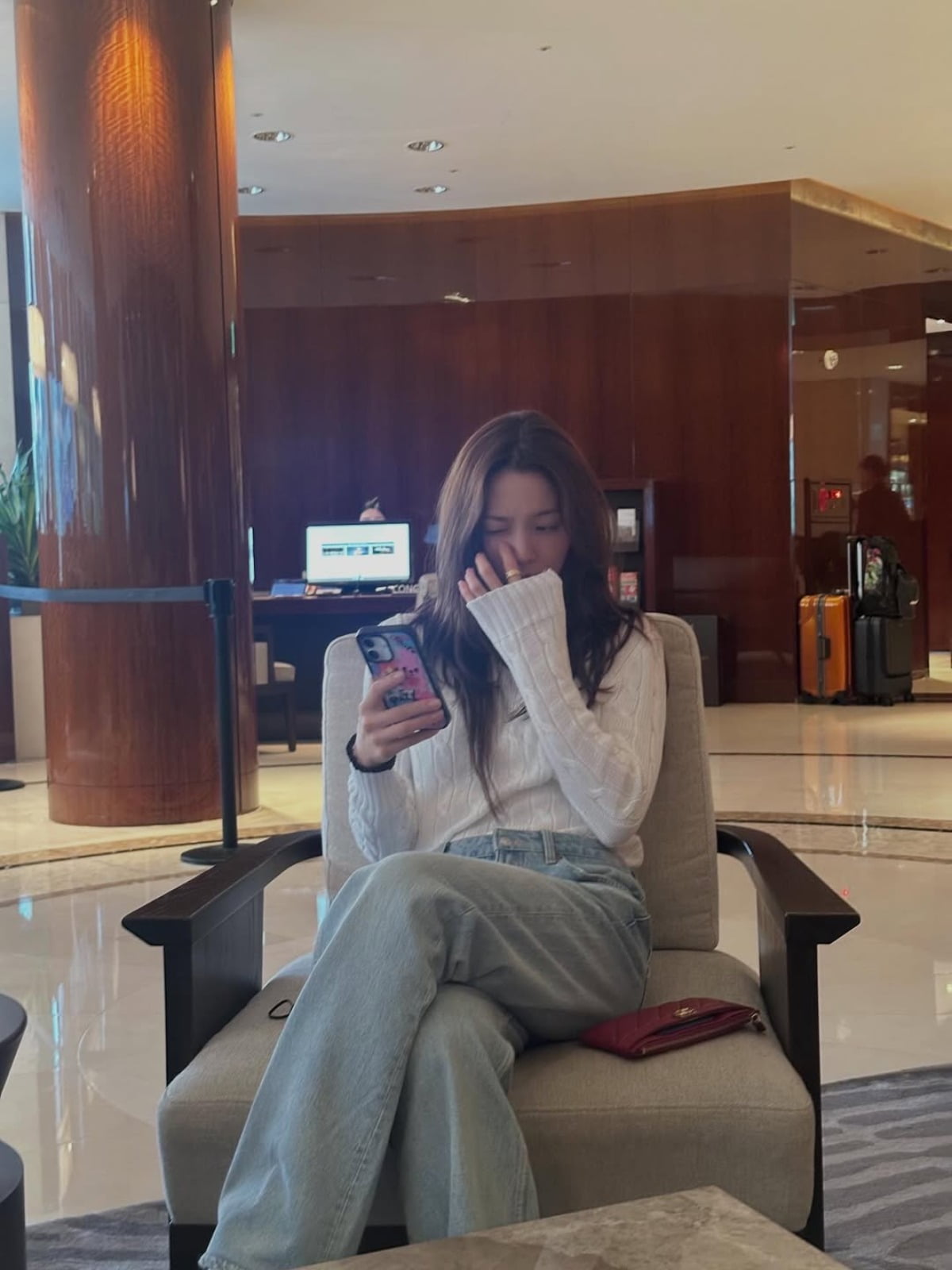 Actress Yoon So-hee Shares Stunning Photos, Captivates Fans with Her Natural Beauty