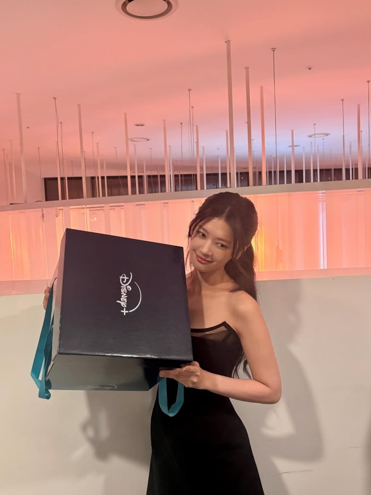 Jung So-min Charms Fans with Elegant Look in 'Marry My Universe' Promotion
