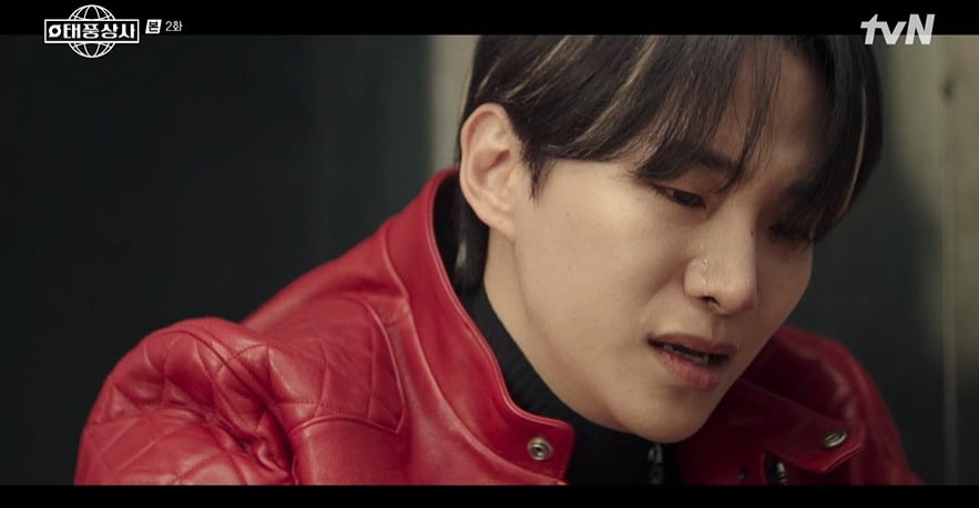 Kang Tae-poong Uncovers Father's Legacy in Emotional Episode of 'Typhoon Family'