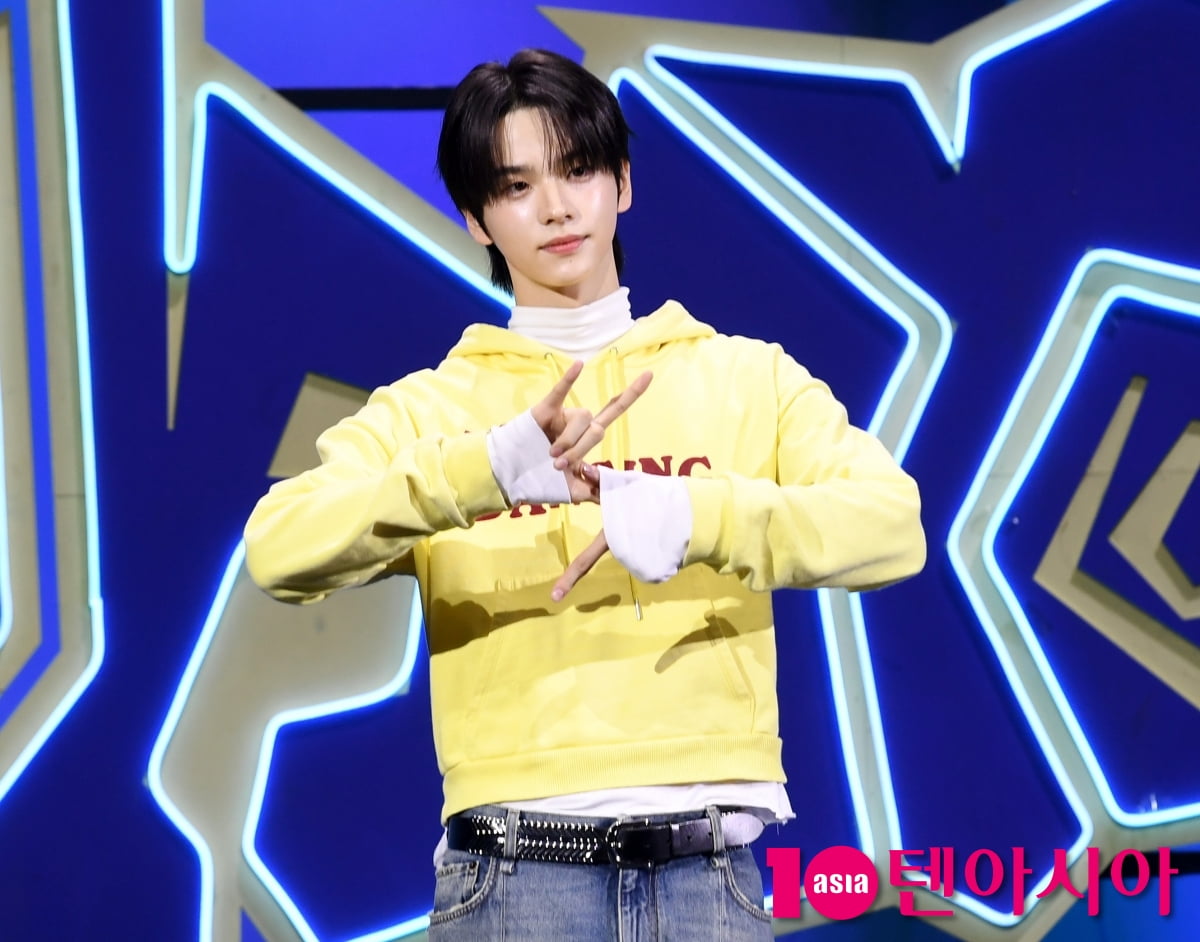 TWS's Shinyu Shines at 'Play Hard' Showcase in Seoul