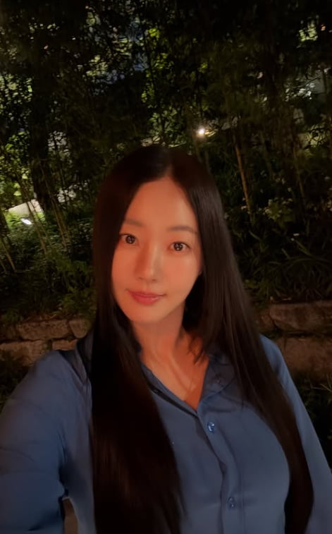 Korean Actress Kim Sa-rang Stuns with Timeless Beauty at 47