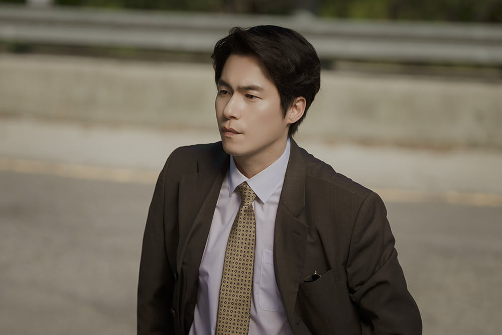 Actor Lee Jae-won Shines in JTBC's 'Hundred Memories' with Captivating Performance