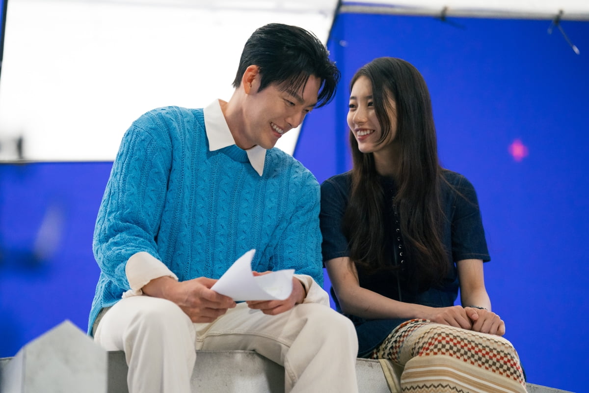 Netflixシリーズ『魔法のランプにお願い』、公開2週目も話題沸騰！スジとキム・ウビンのカップルが注目の的に