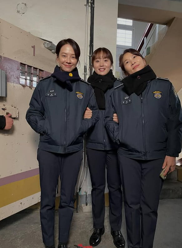 Song Ji-hyo Transforms into a Prison Guard for Upcoming Film 'House of the Meeting'
