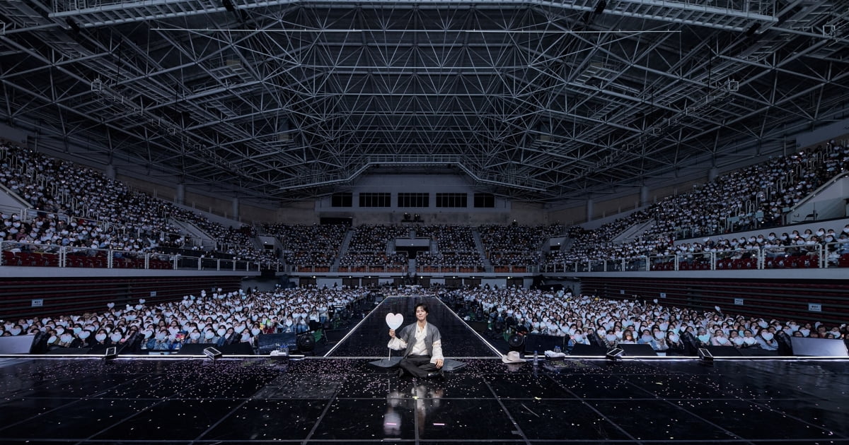 Park Bo-gum Concludes Successful 2025 Fan Meeting Tour with Grand Finale in Seoul