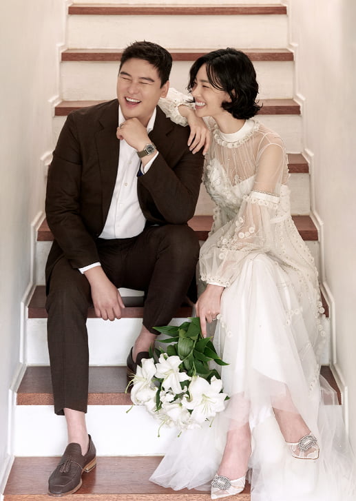 俳優イ・ジャンウとチョ・ヘウォンの結婚招待状が公開！美しいウェディングフォトも