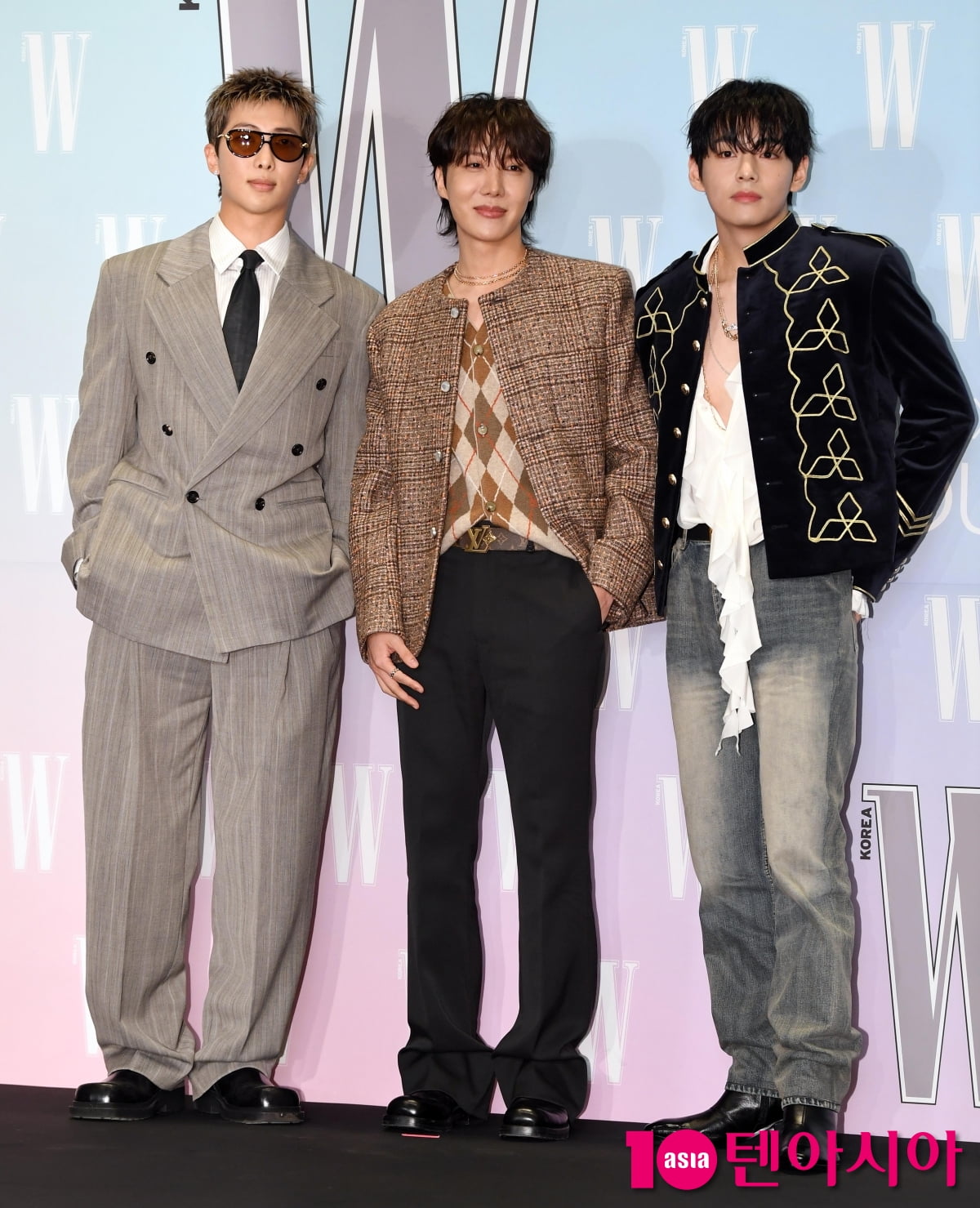 BTSのアールエム、ジェイホープ、ブイが「W Korea」乳がん認識向上キャンペーンに参加