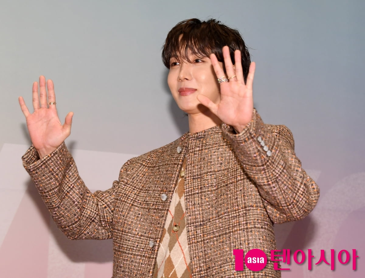 BTSのジェイホープ、W Koreaの乳がん認識向上キャンペーンに参加