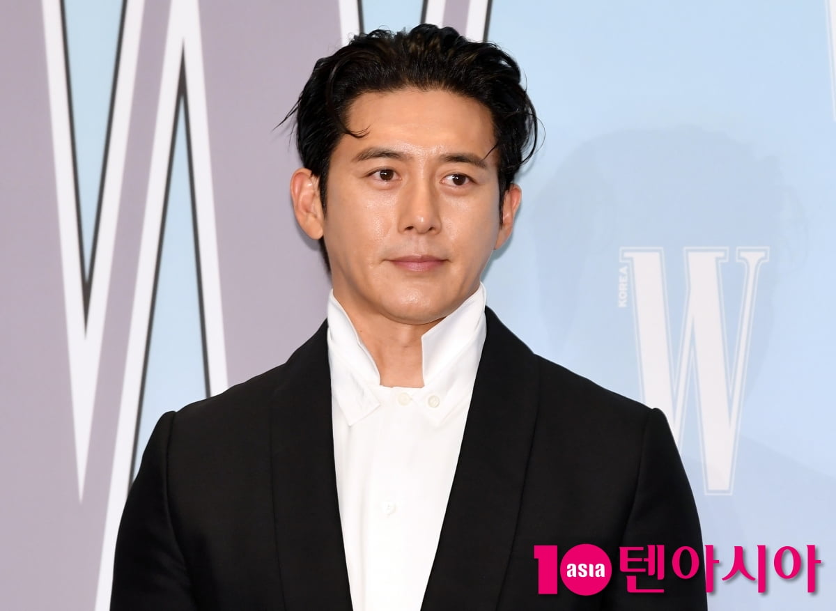 俳優コ・ス、乳がん認識向上キャンペーンに参加