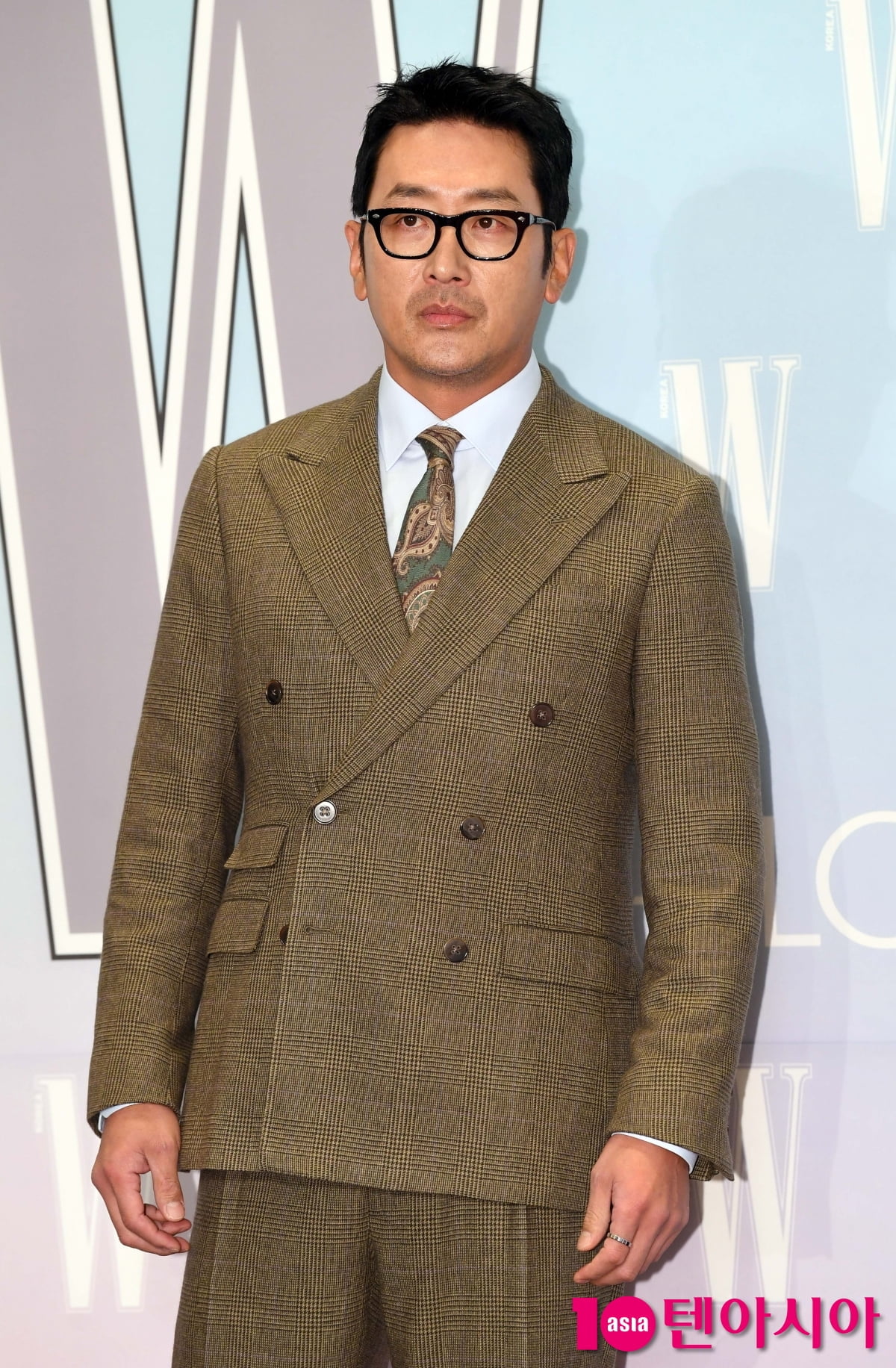 俳優ハ・ジョンウ、乳がん認識向上キャンペーンに参加