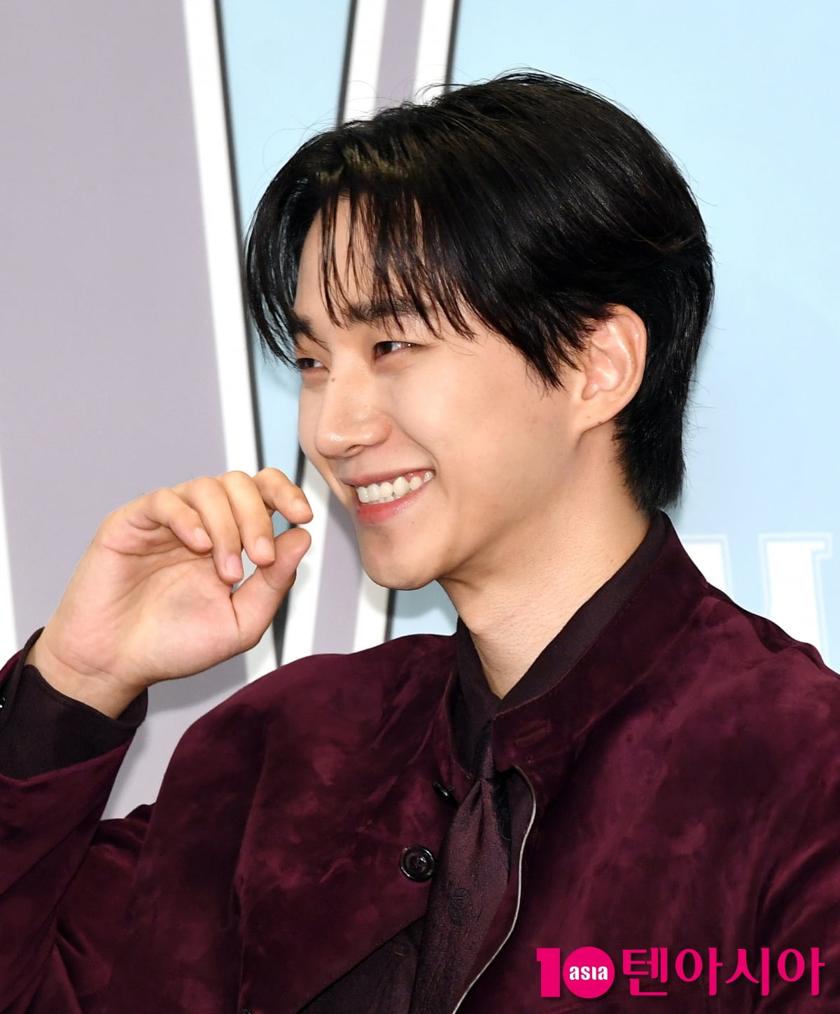 俳優イ・ジュンホ、乳がん認識向上キャンペーンに参加