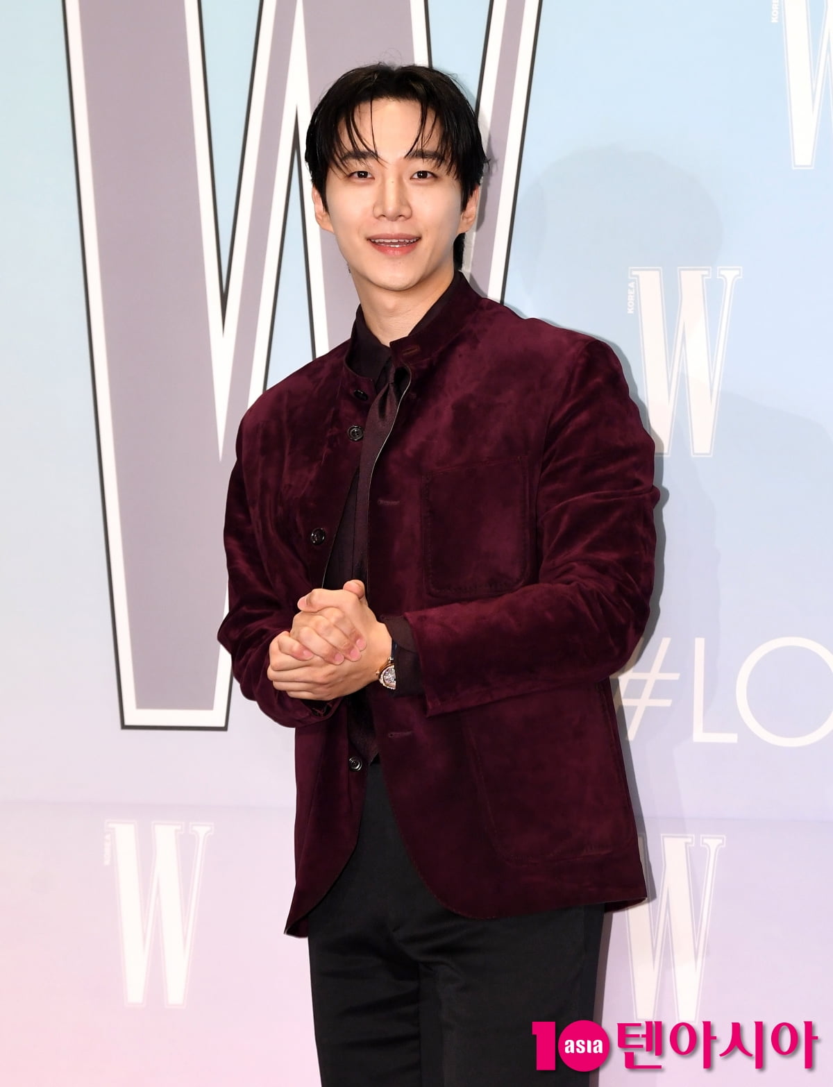 俳優イ・ジュンホ、乳がん認識向上キャンペーンに参加