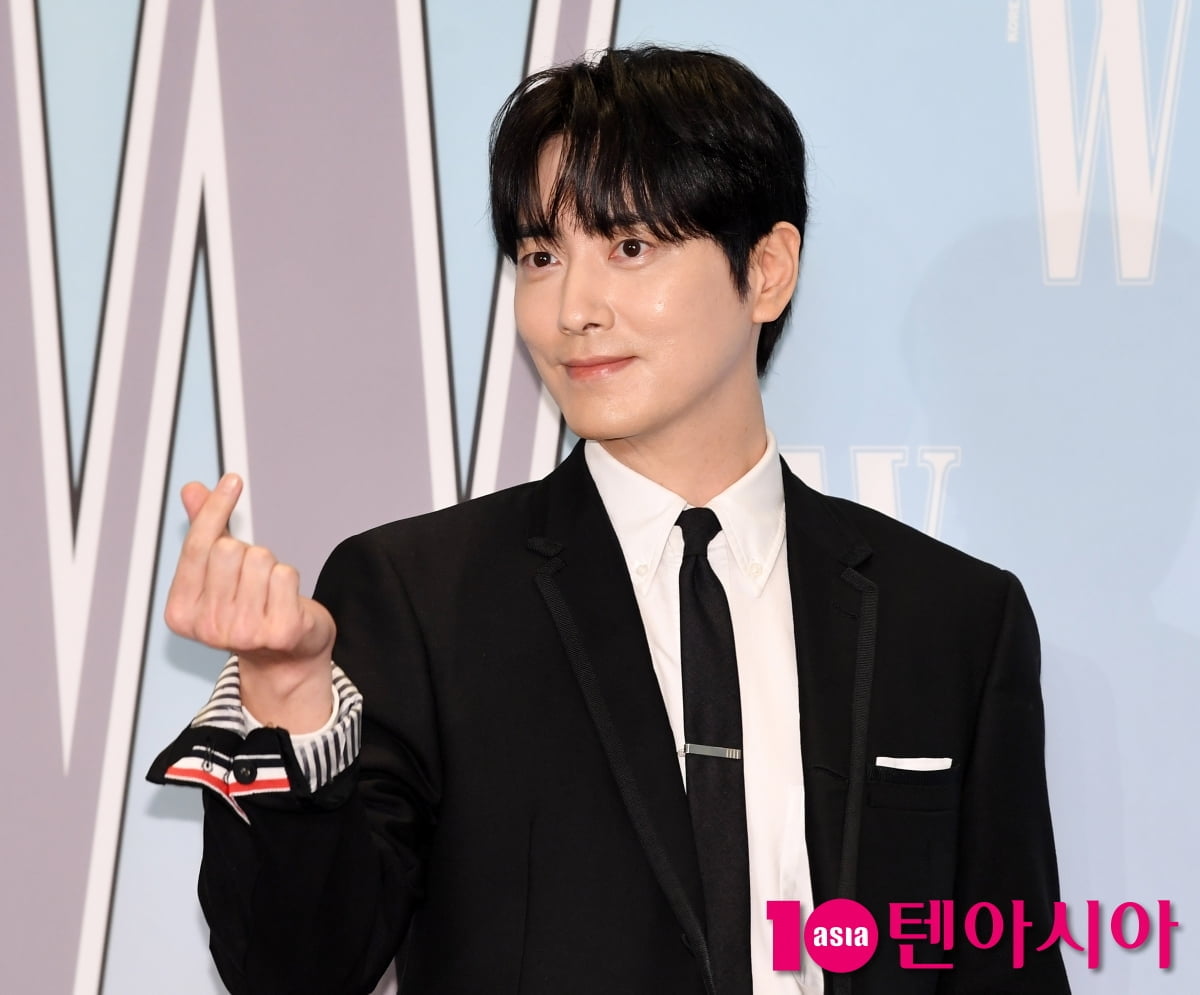 俳優イ・ジュンヒョク、乳がん認識向上キャンペーンに参加