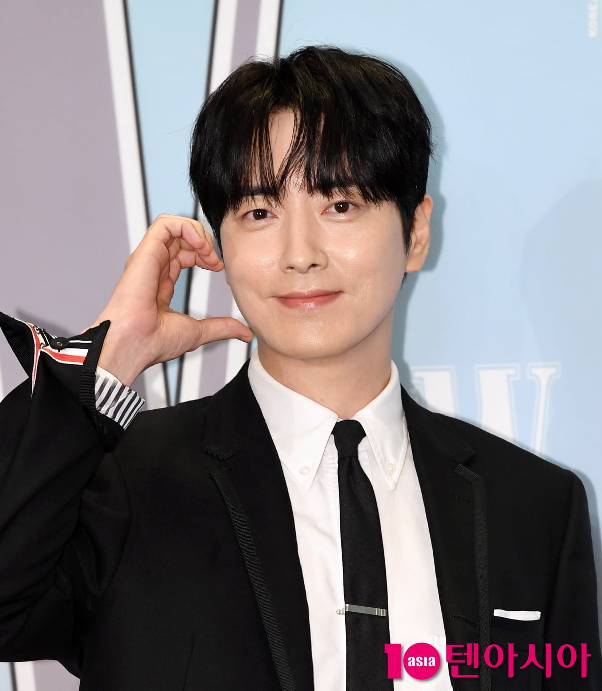 俳優イ・ジュンヒョク、乳がん認識向上キャンペーンに参加