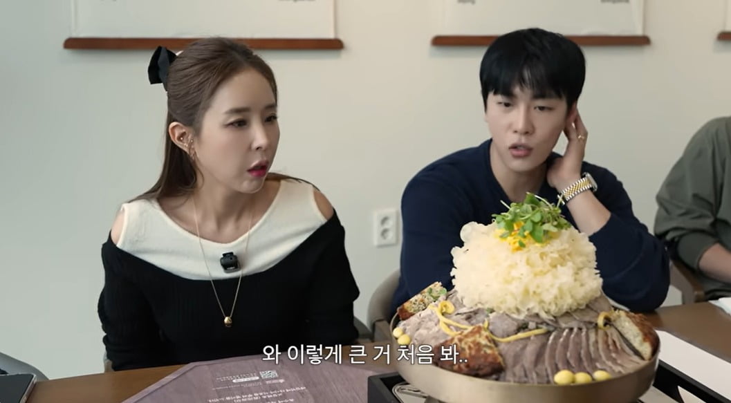 Singer Moon Won and Shinji Enjoy a Cozy Date at a Hidden Culinary Gem
