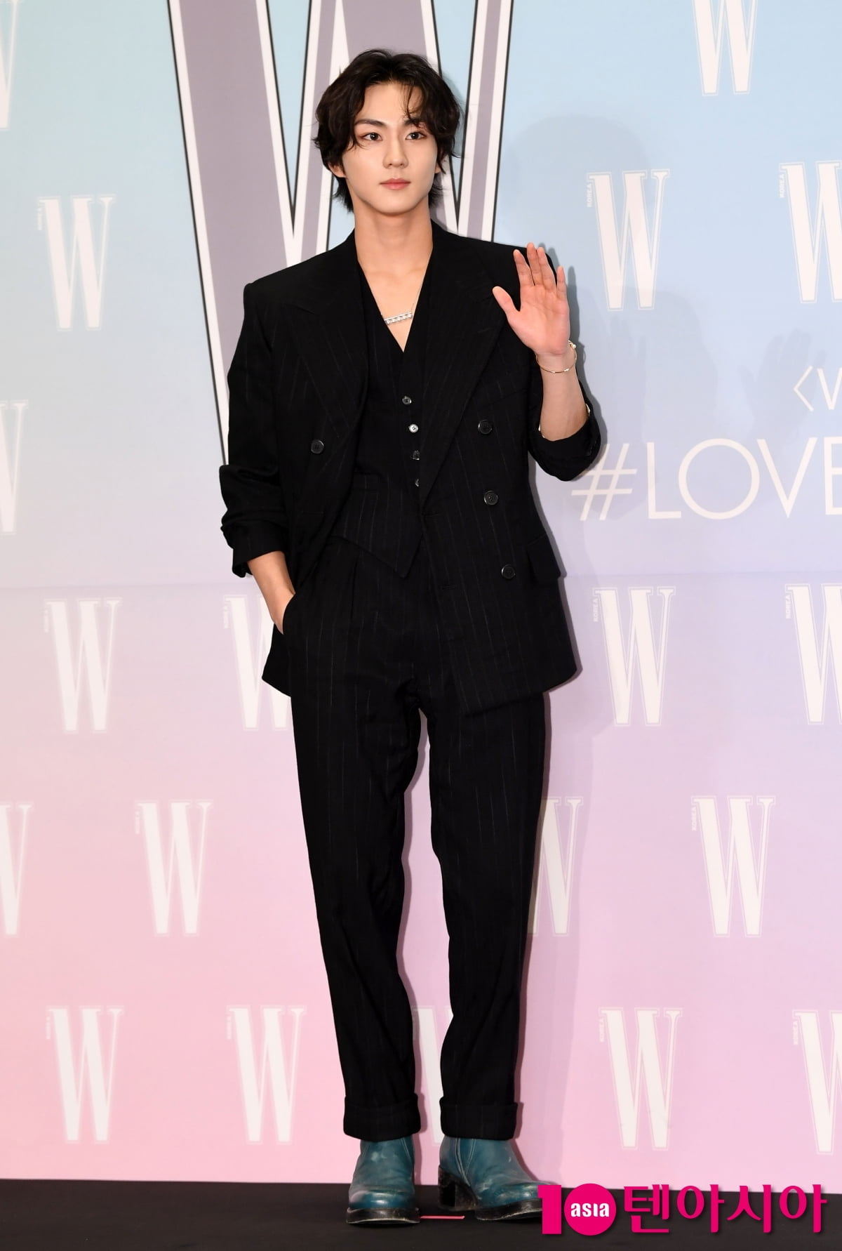 ENHYPEN's Jungwon Shines at W Korea's 20th Annual Breast Cancer Awareness Event