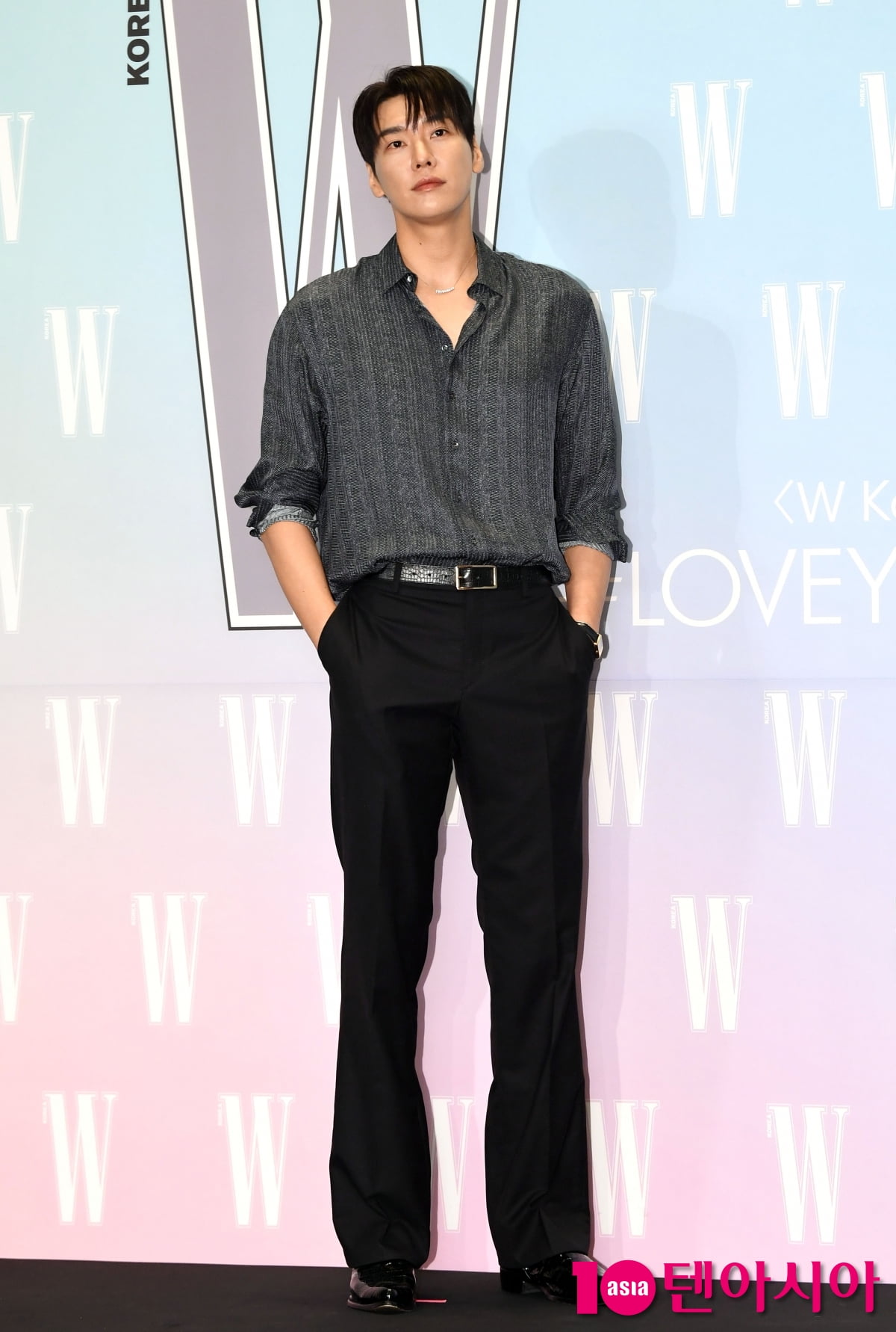 俳優キム・ヨングァン、乳がん認識向上キャンペーン慈善イベントに参加