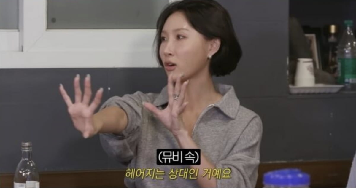 K-Pop Star Hwasa Reveals Her Admiration for Actor Park Jung-min
