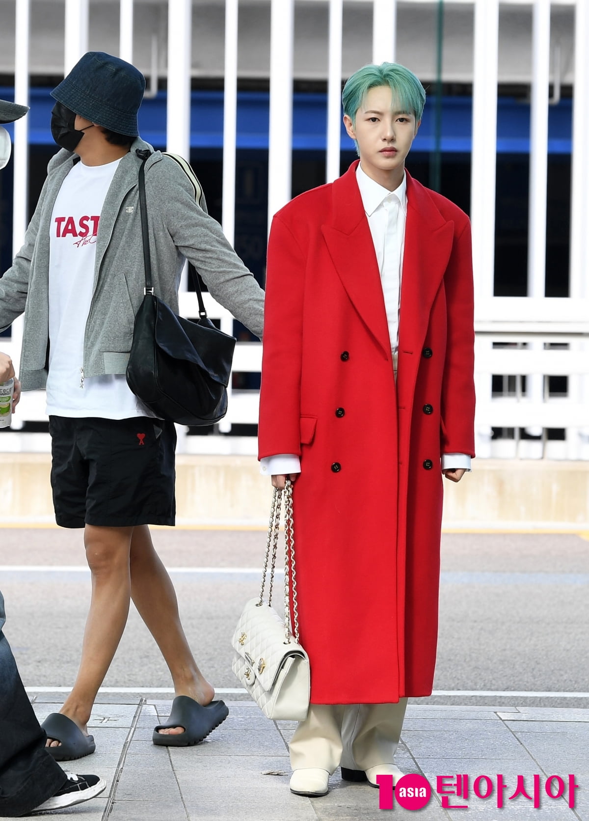 NCT Dream's Renjun Departs for Hong Kong for Overseas Schedule