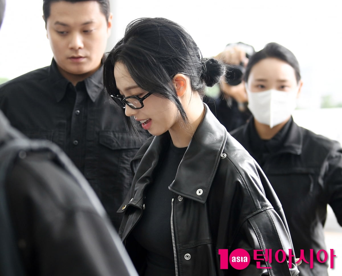 Aespa's Karina Departs for Japan for Overseas Schedule