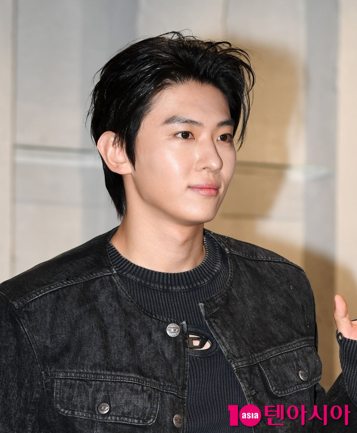 Dex Shines at Brand Event in Seoul