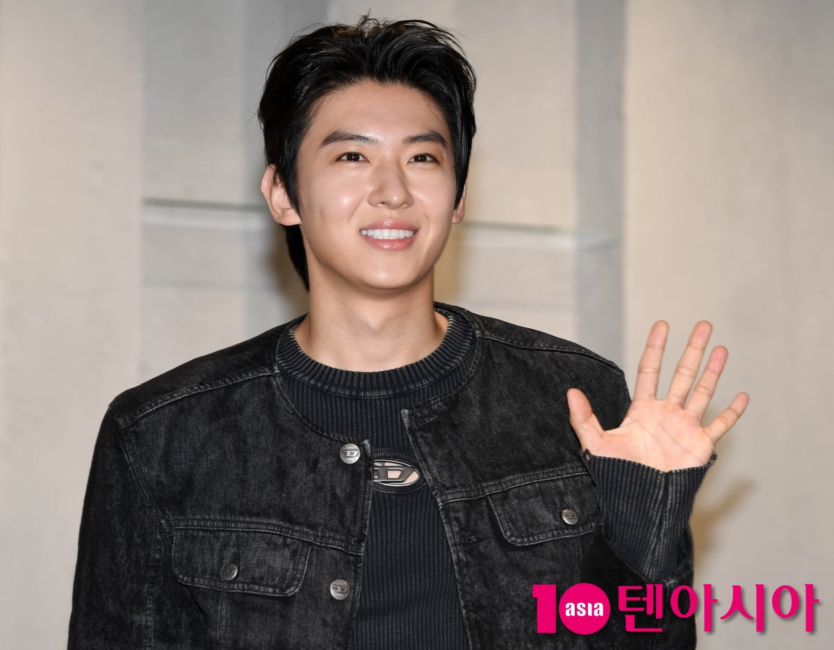 Dex Shines at Brand Event in Seoul