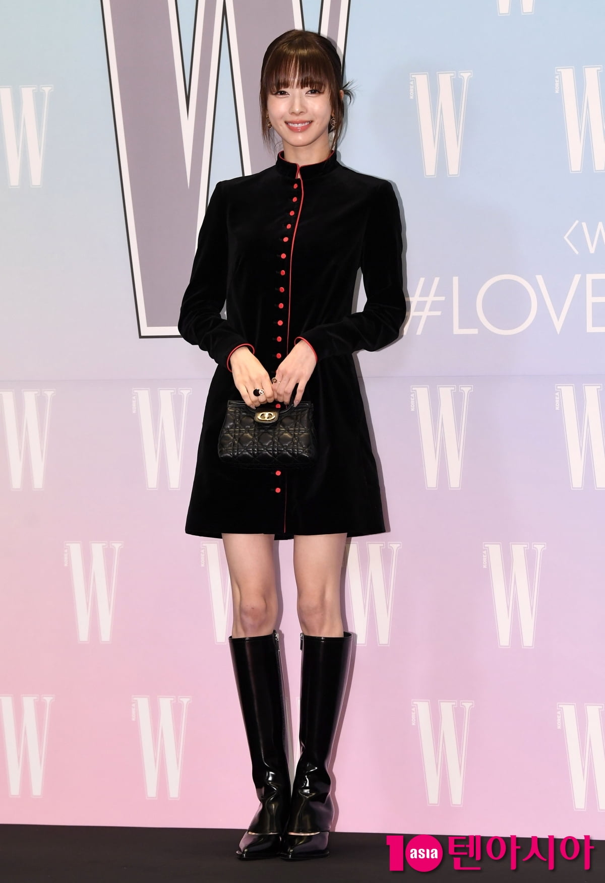 Actress Roh Jeong-eui Shines at W Korea's 20th Annual Breast Cancer Awareness Charity Event 