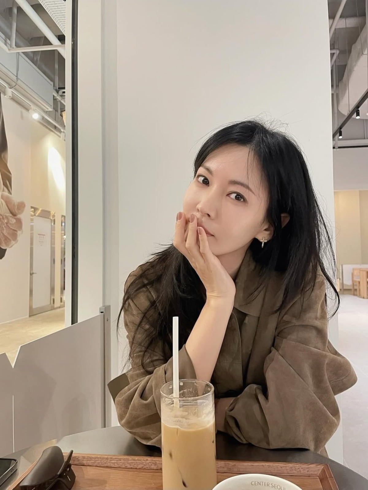 Actress Kim So-yeon Captivates Fans with Her Timeless Charm in Latest Instagram Photos
