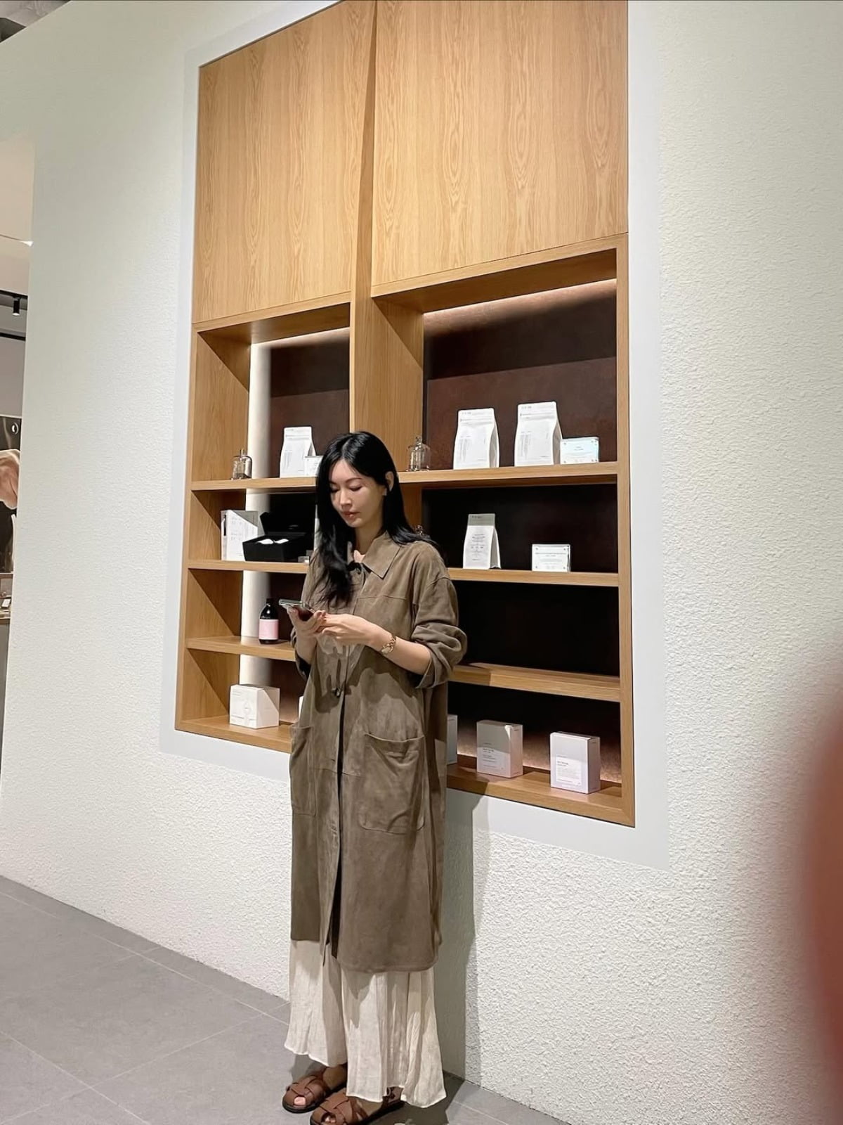Actress Kim So-yeon Captivates Fans with Her Timeless Charm in Latest Instagram Photos