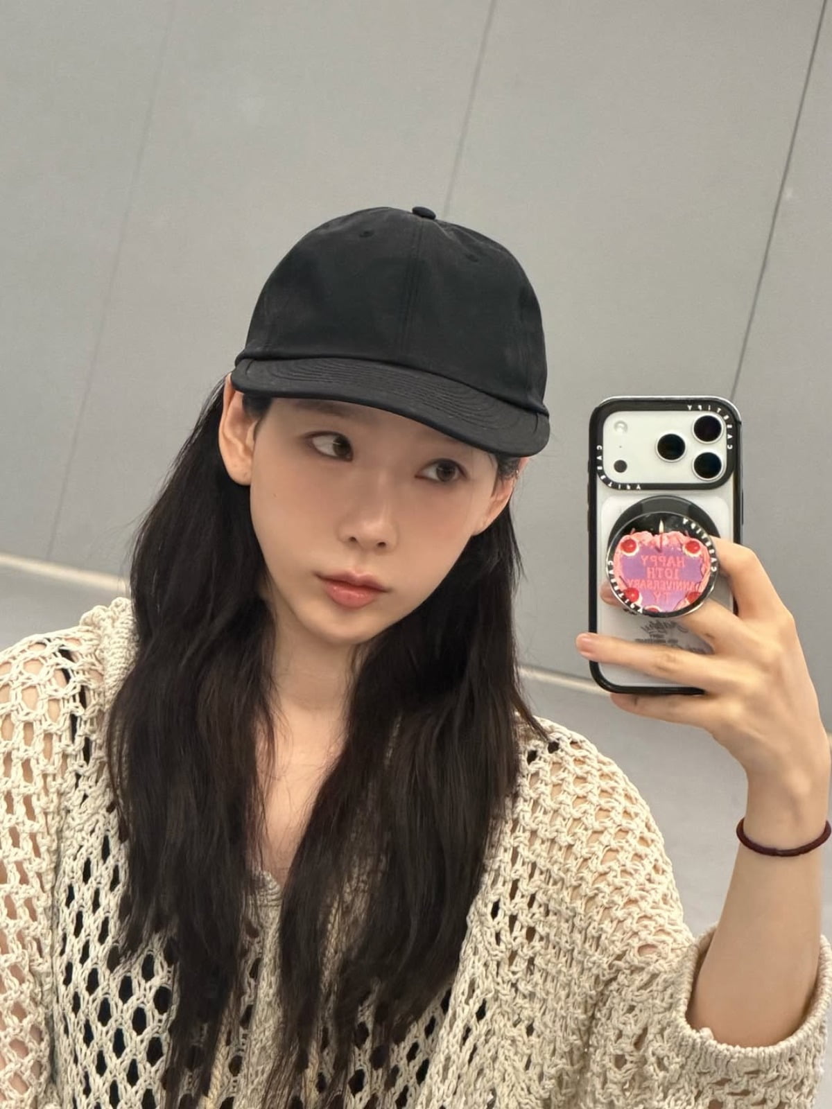Girls' Generation's Taeyeon Stuns with Chic and Casual Fashion on Instagram