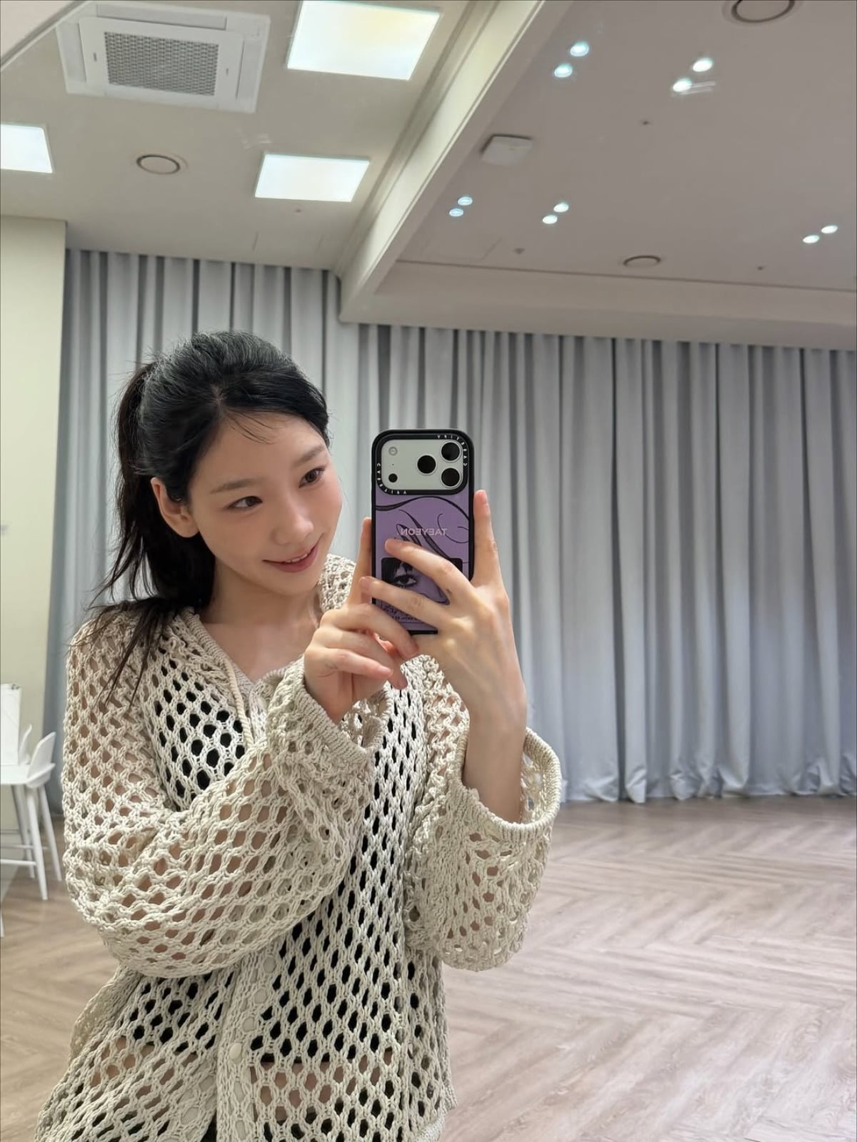 Girls' Generation's Taeyeon Stuns with Chic and Casual Fashion on Instagram