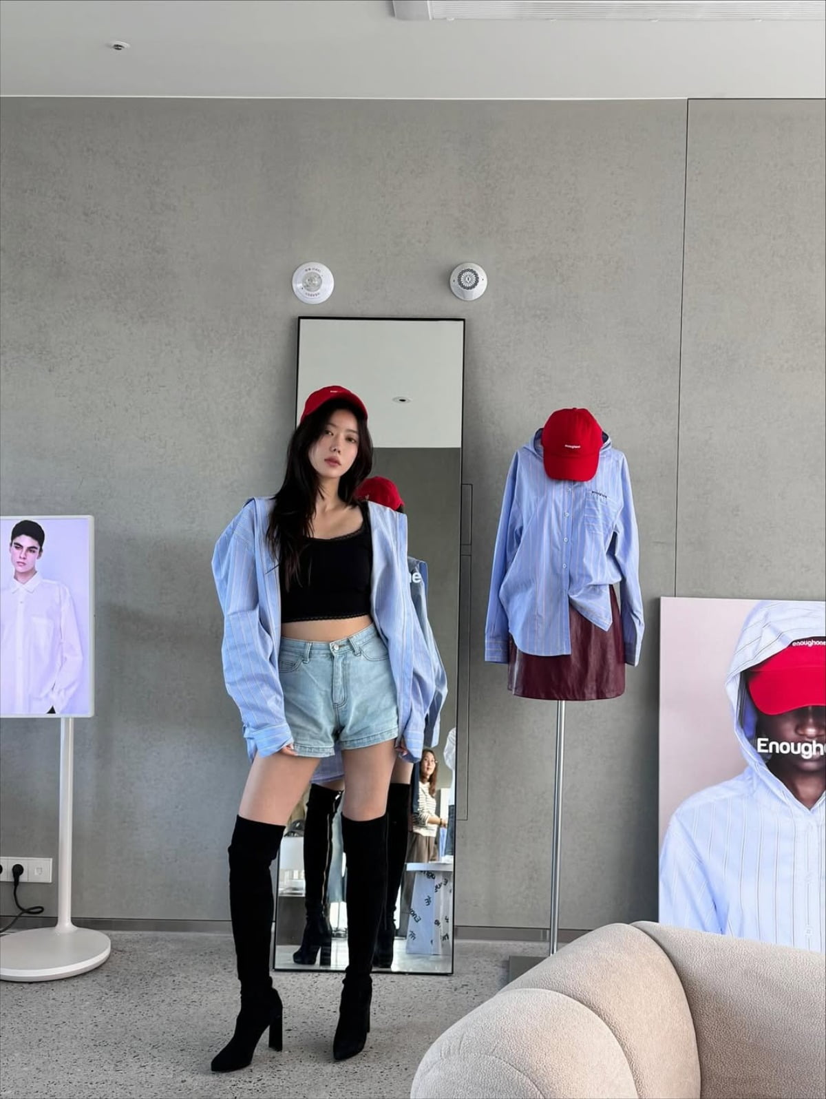 Korean Actress Lim Soo-hyang Stuns with Trendy Fashion at Pop-up Store Visit