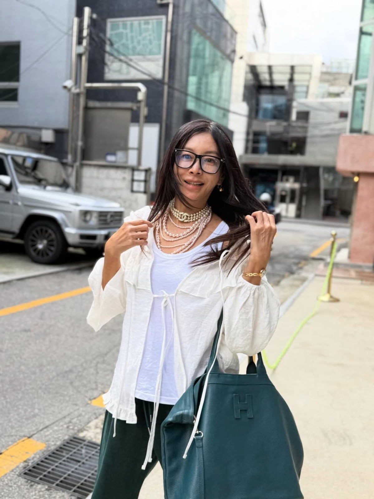 Korean Actress Hwang Shin-hye Stuns with Ageless Style in Latest Instagram Post