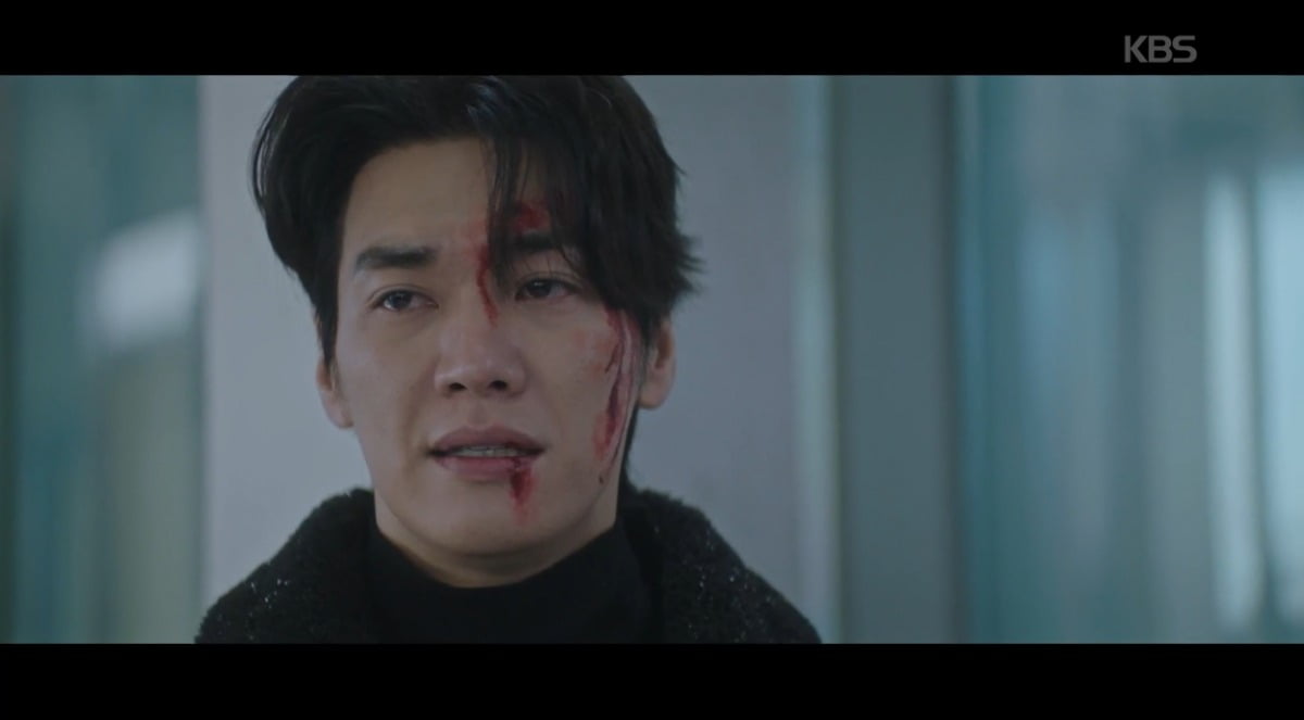 Tense Confrontation: Kim Young-kwang Left Speechless by Lee Young-ae in 'Walking On Thin Ice'