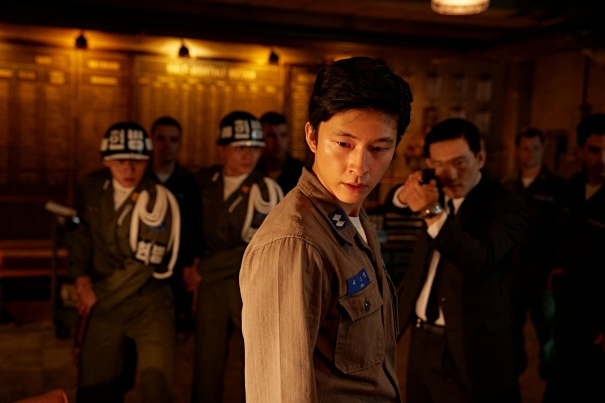 Hong Kyung Shines in Netflix's 'Good News' with a Captivating Performance