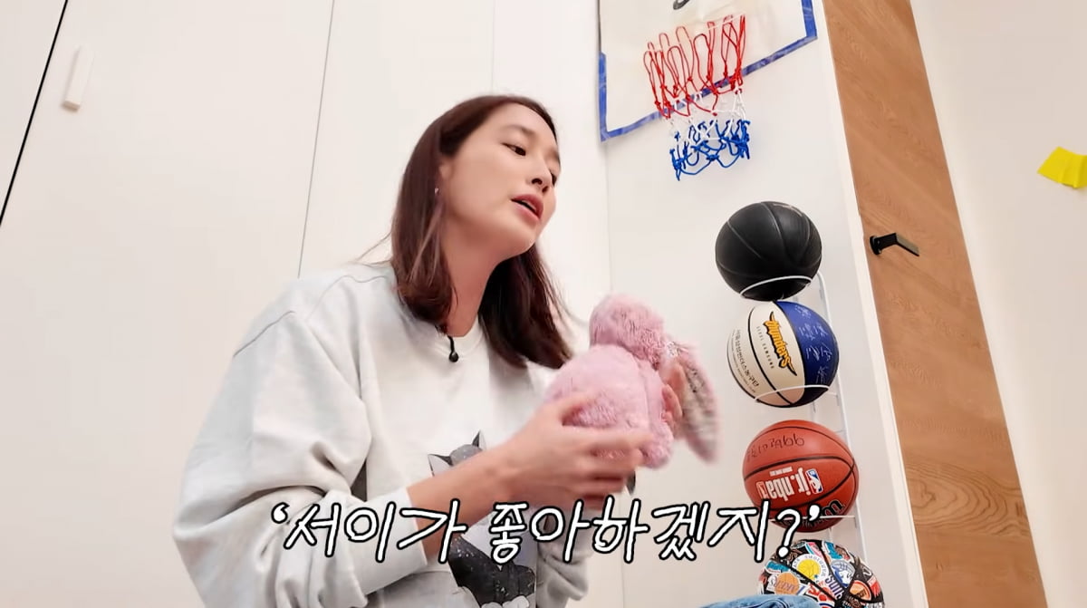 Lee Min-jung Shares Adorable Moments with Her Children on YouTube