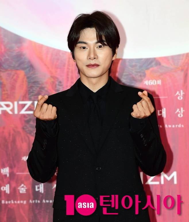 Actor Lee Yi-kyung Faces Controversy Amidst Personal Life Rumors