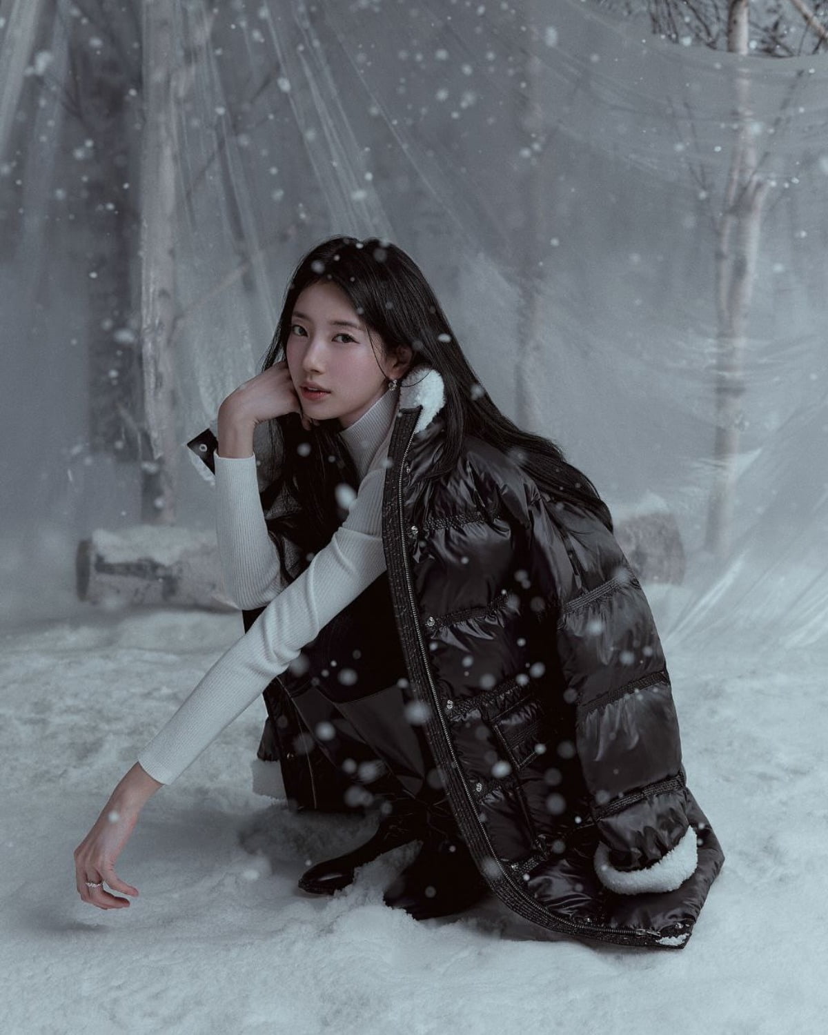 Suzy Stuns in Winter Fashion Photoshoot, Showcasing Her Ethereal Beauty