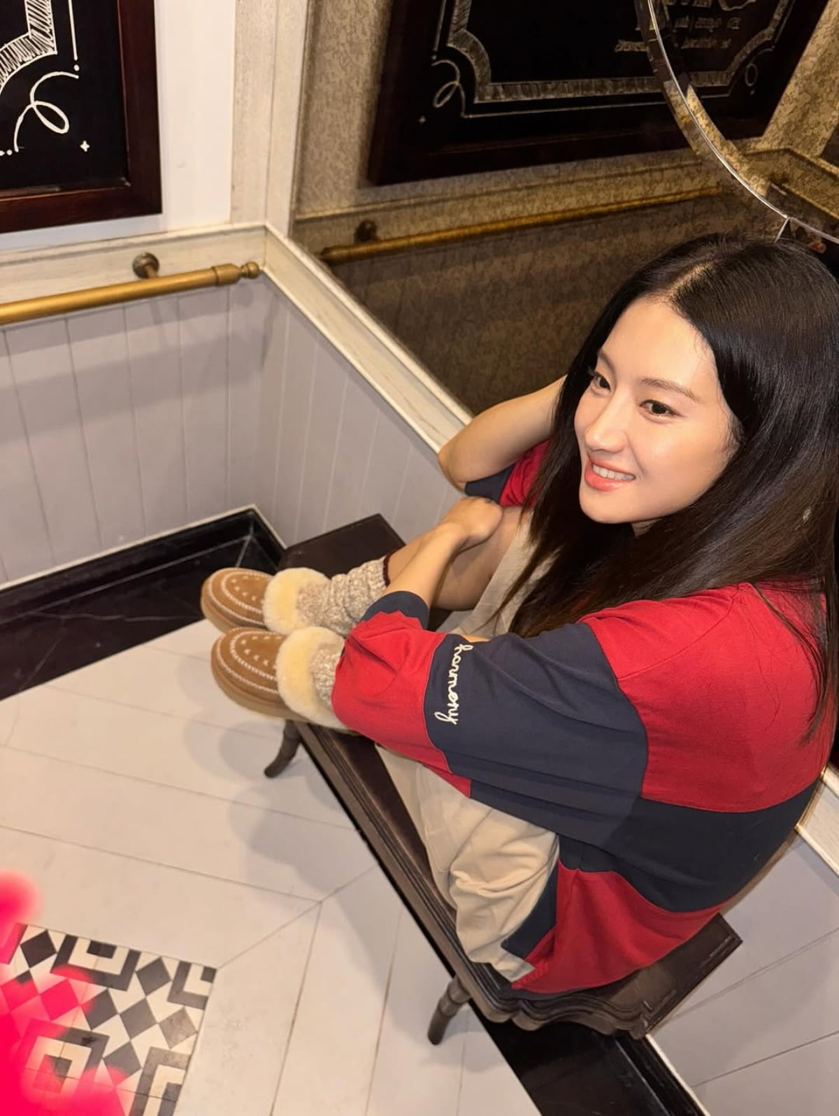 パク・ジュヒョン、多彩な魅力を発散！異国情緒あふれるスタイルでファンを魅了