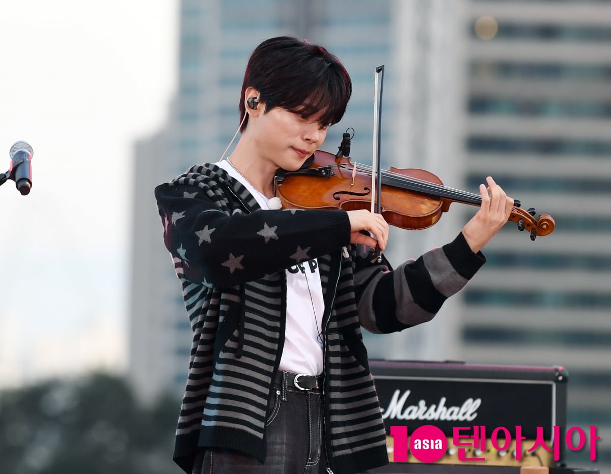 LUCY's Shin Ye-chan Attends Oxfam Super Live Charity Talk Concert in Seoul